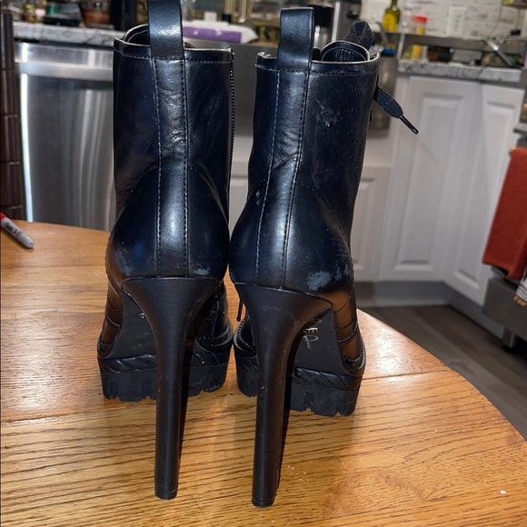 Gianni Bini Halandtwo Leather Chunky Lug Sole Lace-Up Platform Heeled Booties 8M - Picture 3 of 7